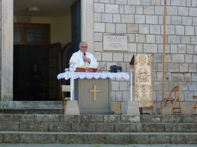 SVETA MISA ISPRED CRKVE SVETOG NIKOLE